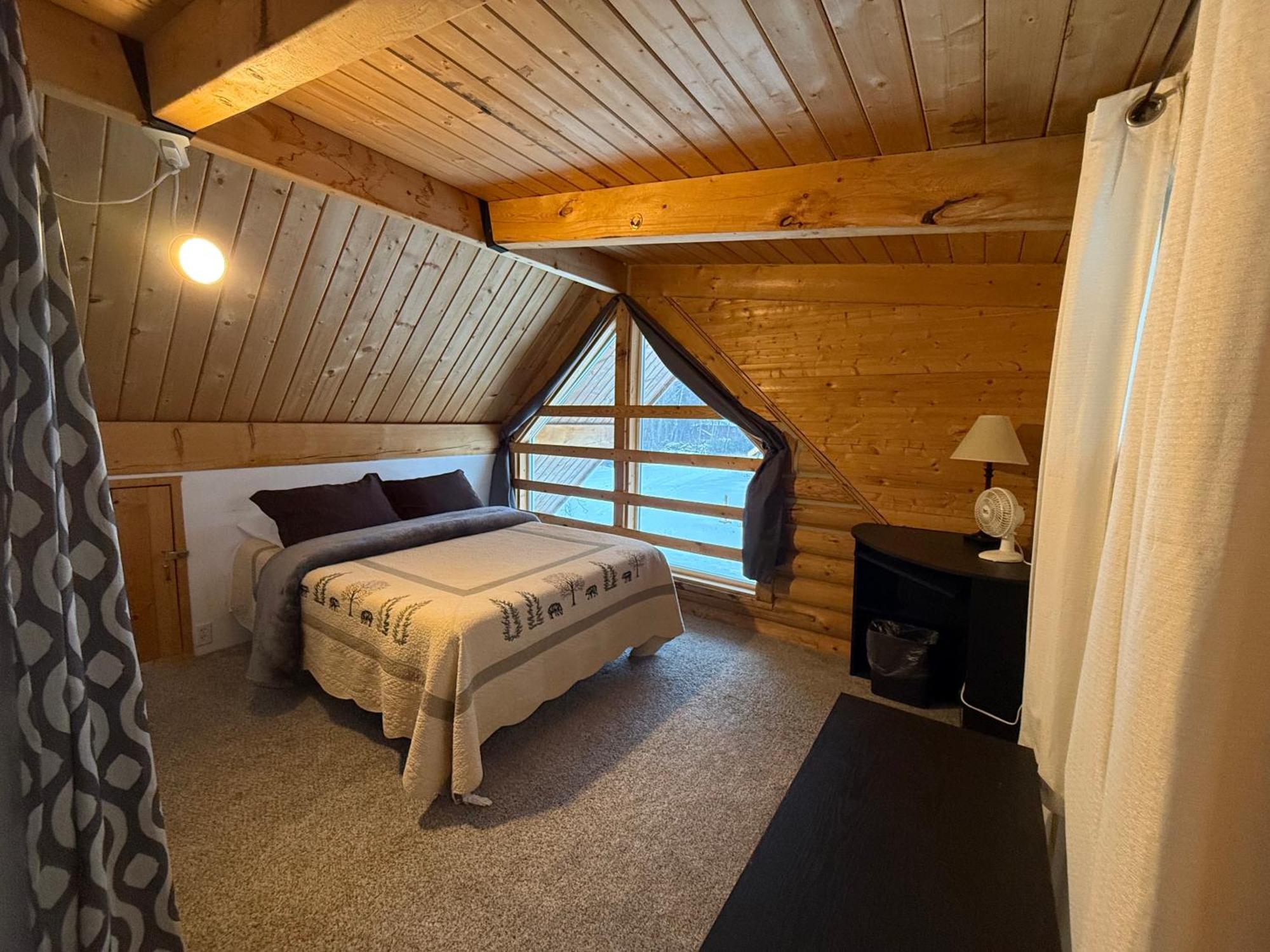 Talkeetna Log Cabin With Hot Tub Unit 1 ภายนอก รูปภาพ