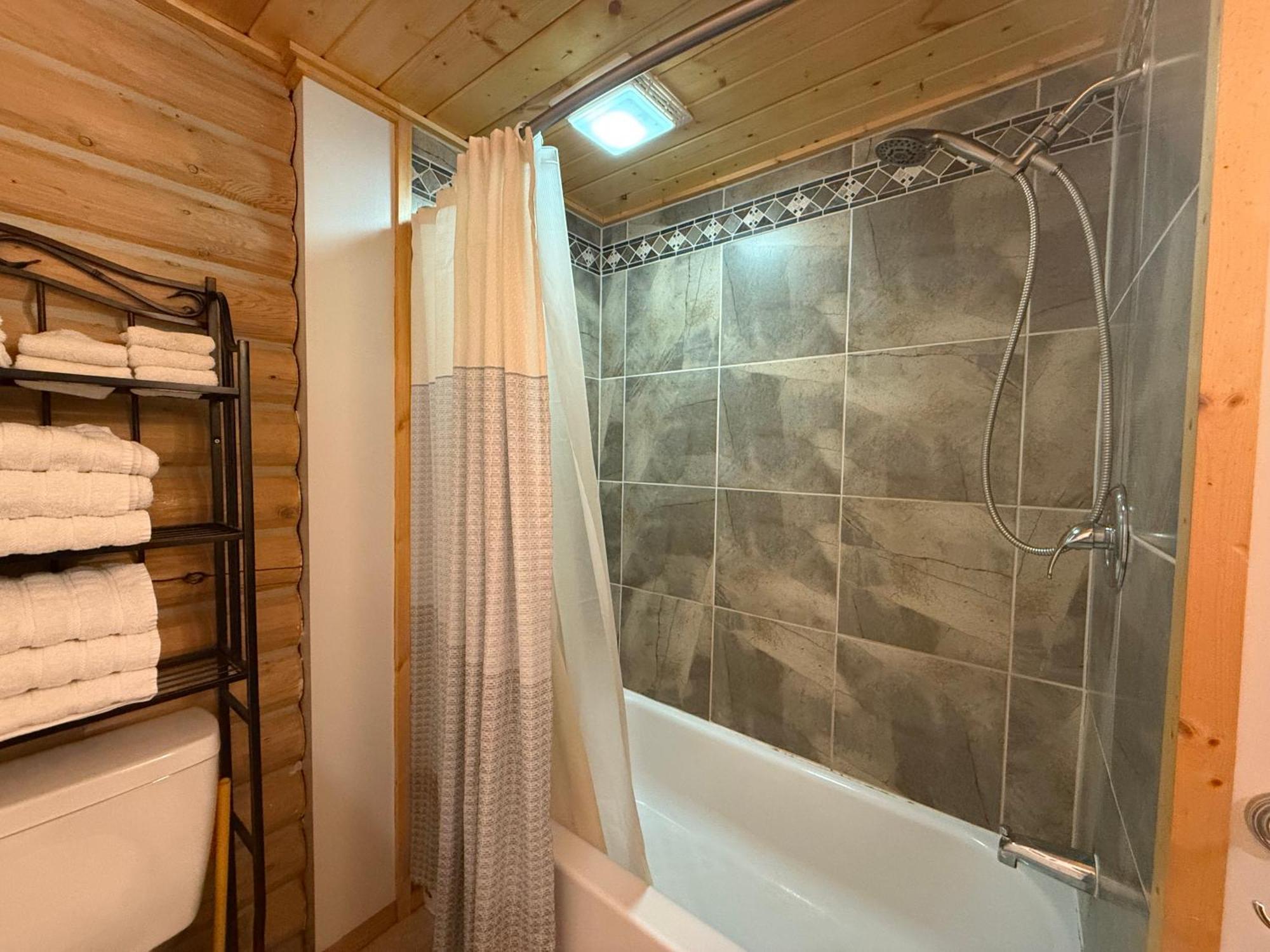 Talkeetna Log Cabin With Hot Tub Unit 1 ภายนอก รูปภาพ